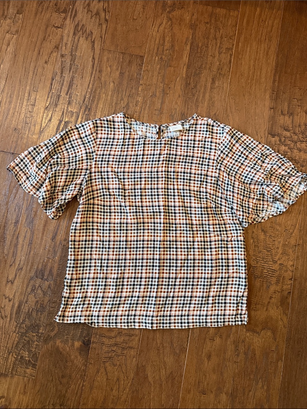 Woven Checked Short Sleeve Top in Cream and Brown